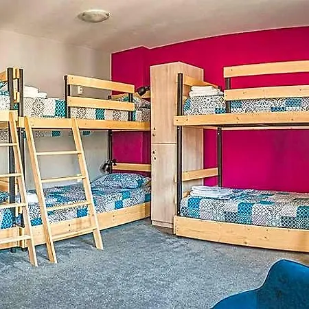 Temple House Hostel *